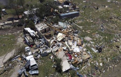 گردباد شدید در مرکز آمریکا جان ۱۸ نفر را گرفت+فیلم