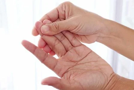 بیماری احساس سوزش و بی حسی در انگشتان دست نشان دهنده کدام بیماری است؟